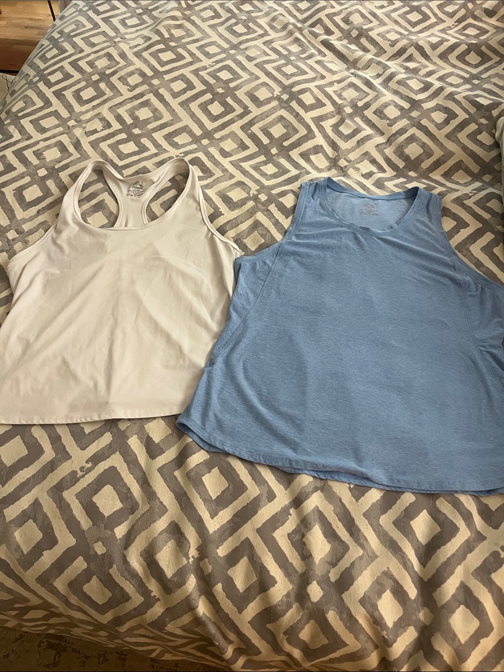 ❤️ 6 for 20 ❤️  Two RBX Women’s Tank Tops in Light Blue and Off-White xl